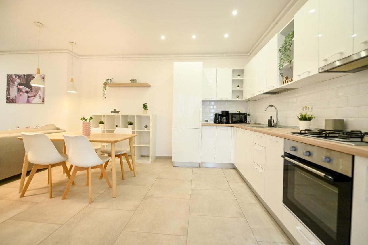 Splendid 2Br Apartment With Breathtaking Views Of Casa Poporului Bucarest Exterior foto