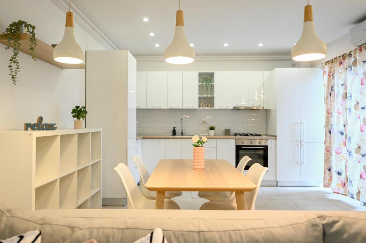 Splendid 2Br Apartment With Breathtaking Views Of Casa Poporului Bucarest Exterior foto