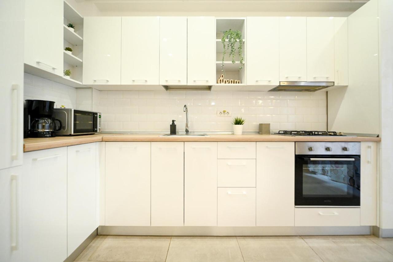 Splendid 2Br Apartment With Breathtaking Views Of Casa Poporului Bucarest Exterior foto